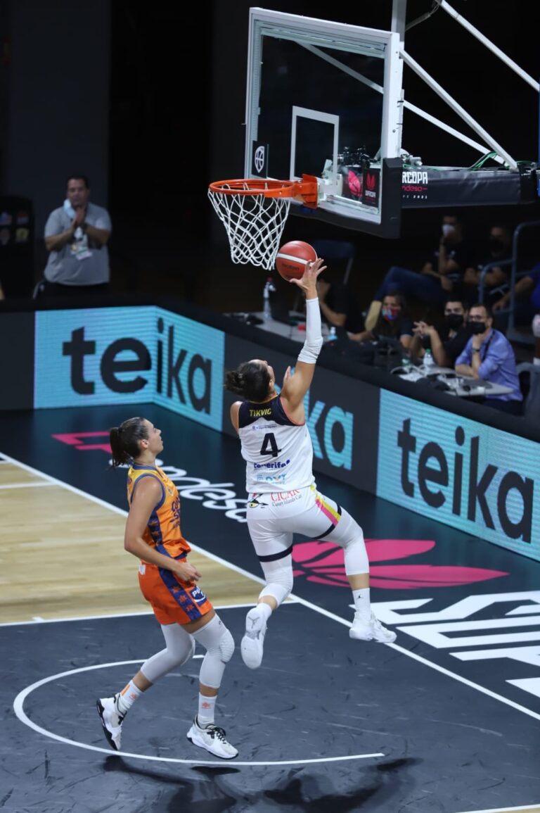 58-68. El Valencia superó al Clarinos y se cita con el Perfumerías Avenida