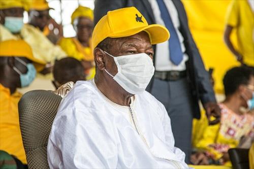 Militares golpistas detienen al presidente de Guinea y ordenan disolver las instituciones