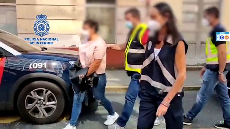 Detienen en A Coruña a dos fugitivos buscados por asesinato y blanqueo de capitales