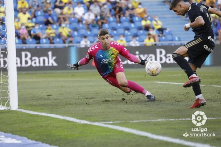 La UD Las Palmas descabalga al líder (2-1)