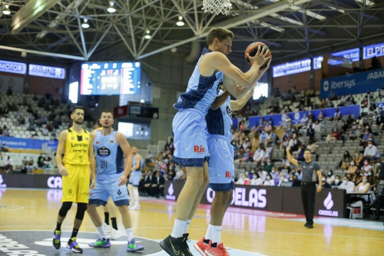 El Breogán ahoga al Lenovo Tenerife en el Pazo (92-73)