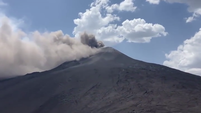 El volcán Etna vuelve a rugir después de 20 días de tranquilidad
