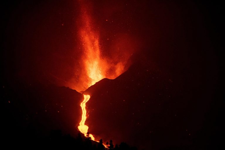 El volcán destruye 525 hectáreas y 1.186 edificaciones