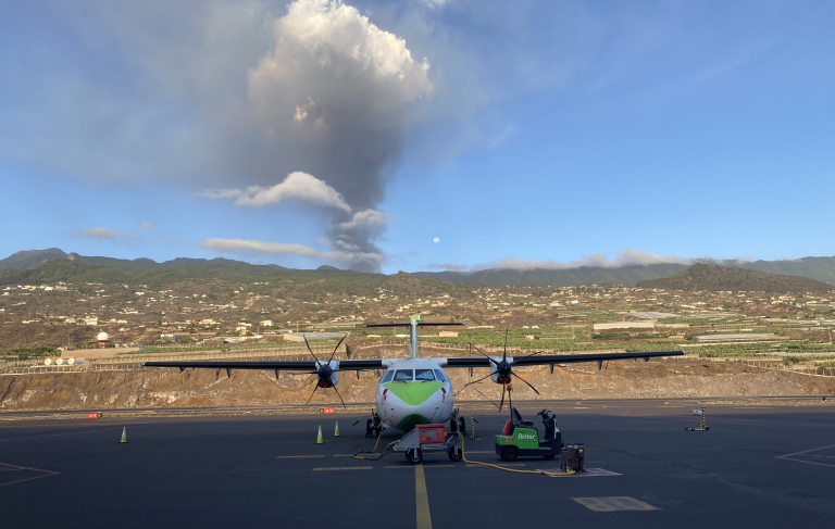 El aeropuerto de La Palma está operativo pero con retrasos en vuelos interinsulares y una cancelación