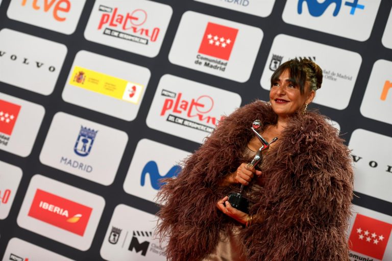 Los Premios Platino se acuerdan de la isla de La Palma y de la dignidad en la vejez