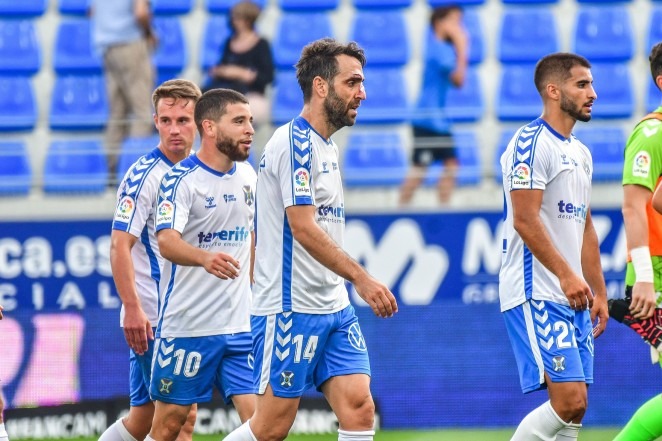 Carlos Ruiz necesitó diez puntos para cerrar la herida en la cara