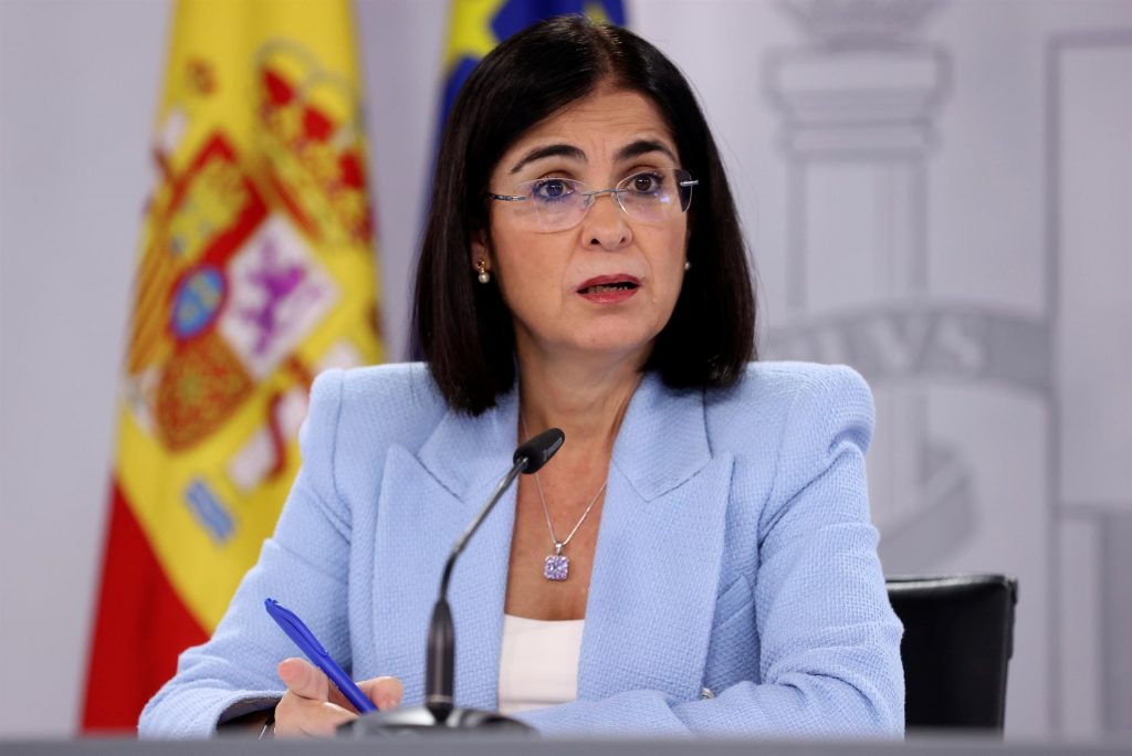 Darias: las mascarillas seguirán entre nosotros "al menos un tiempo"