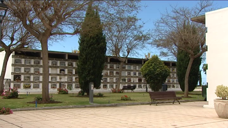 Temor en las familias palmeras ante la posibilidad de que la lava entre en los cementerios