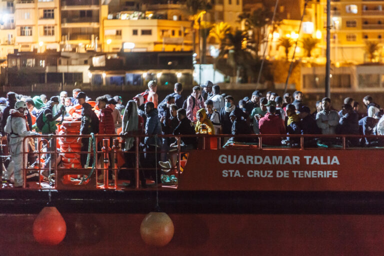 Salvamento Marítimo rescata cinco embarcaciones con 208 migrantes en aguas canarias