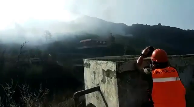 Tres científicos de Involcan viven «muy de cerca» una de las explosiones del volcán