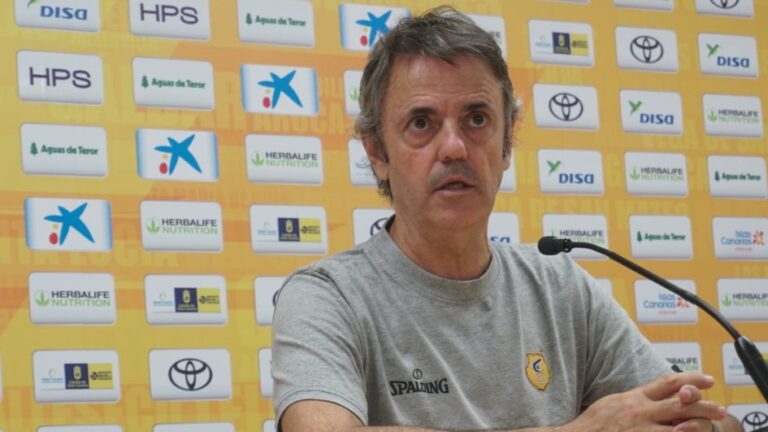 Fisac pide a sus jugadores «contundencia» y «solidez» ante el Zaragoza