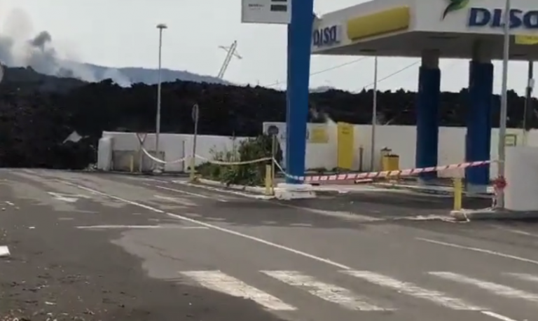 La lava llega a la zona urbana de La Laguna
