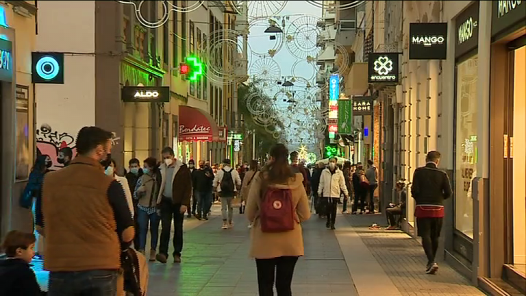 El número de parados en Canarias cae en 20.699 personas en septiembre, un 8,84% menos