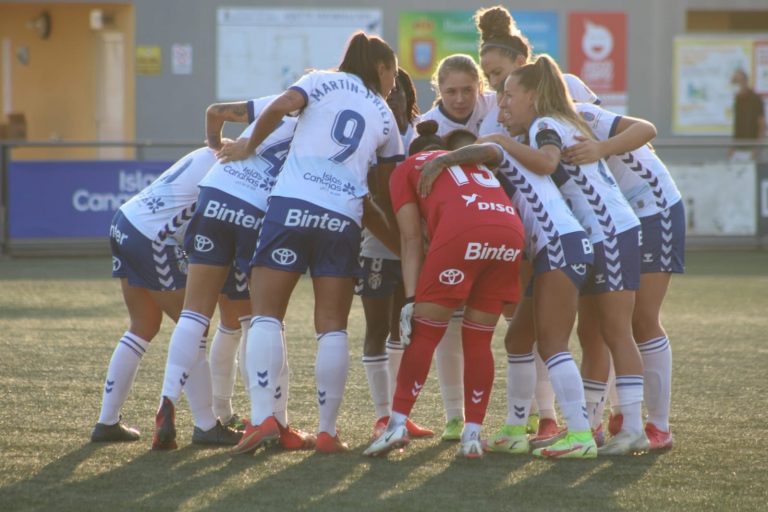 El Granadilla consigue su primera victoria en casa ante el Levante (2-0)