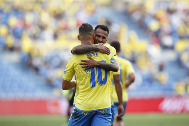 La UD Las Palmas golea al Cartagena en el Gran Canaria (4-1)