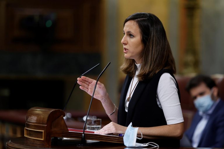 Belarra remite al Gobierno propuestas para bajar el coste del transporte y subir las pensiones