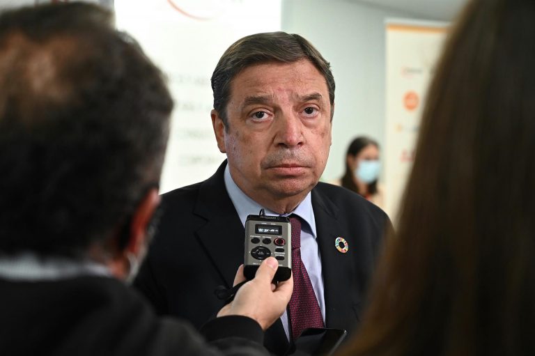 Planas asegura el abastecimiento alimentario en España a pesar de la guerra