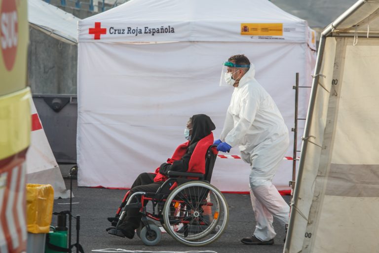 Salvamento rescata a 287 migrantes a bordo de cinco embarcaciones en aguas de Canarias