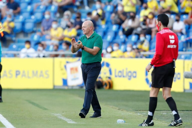 Pepe Mel: «Hay que llevar el ritmo del partido y enganchar a nuestra gente»