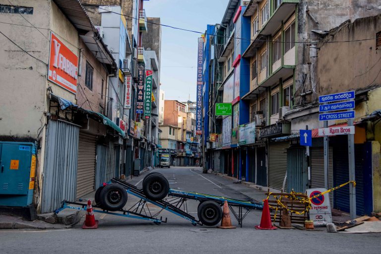 Sri Lanka reabre los colegios tras un año de cierre por la COVID-19 y en plena huelga de profesorado