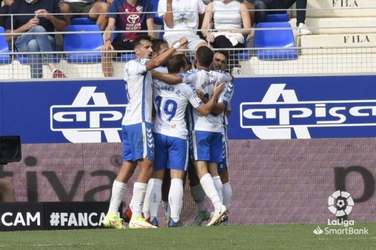 El CD Tenerife rompe con 40 años sin victorias en el Alcoraz (1-2)