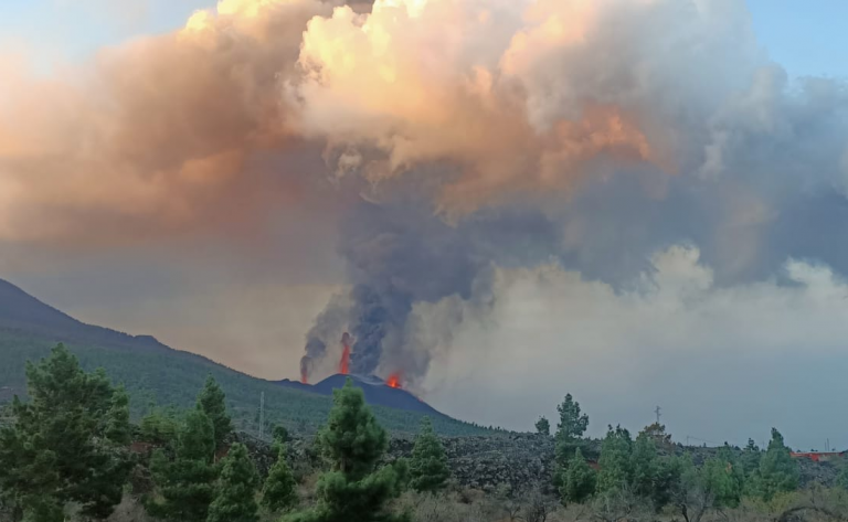 El volcán de La Palma se encuentra en el momento de más actividad