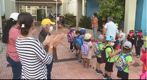 4.600 alumnos y 583 docentes han vuelto este lunes a las aulas tras la erupción del volcán