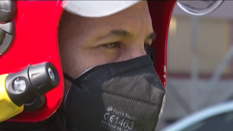 Julio, bombero, ayudó a sus vecinos y familiares en la evacuación