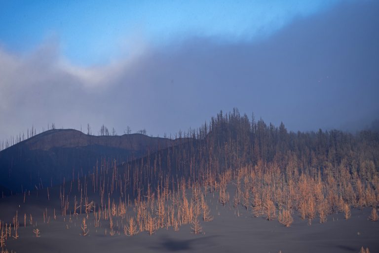 La nube de ceniza se orienta hacia el sur y los aeropuertos canarios operan con normalidad