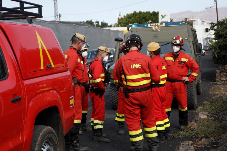 Los once militares de la UME que dieron positivo en covid-19 en La Palma continúan en cuarentena