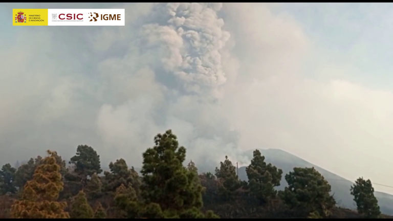 El volcán de La Palma abre una nueva boca al sureste