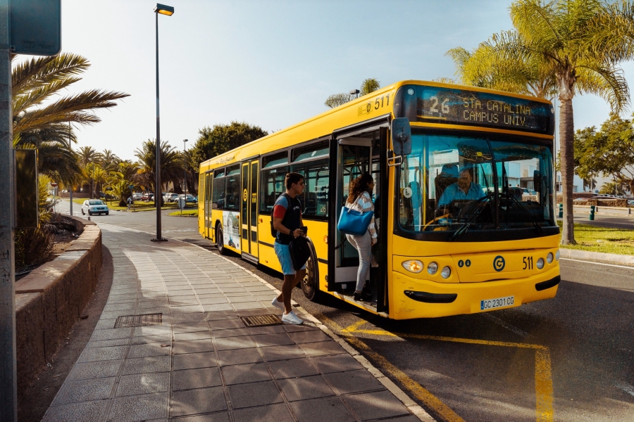 Torres anuncia la ampliación de la subvención al transporte para guaguas urbanas y el tranvía de Tenerife