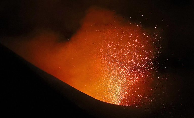 La lava no afecta a más superficie pero el volcán tiene mucha variabilidad