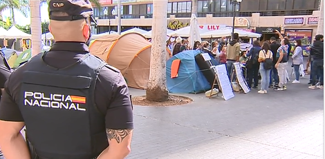 Cuatro meses acampados en el centro de Santa Cruz y con orden de desalojo