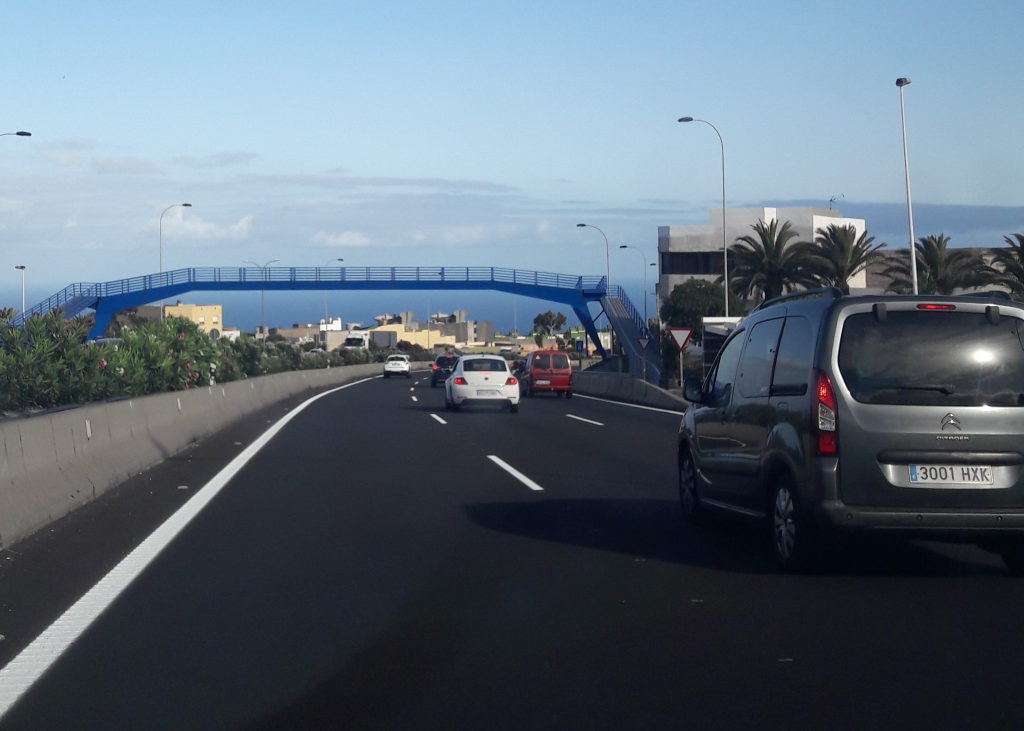 Alertan de que Tenerife ha superado la capacidad de carga de coches