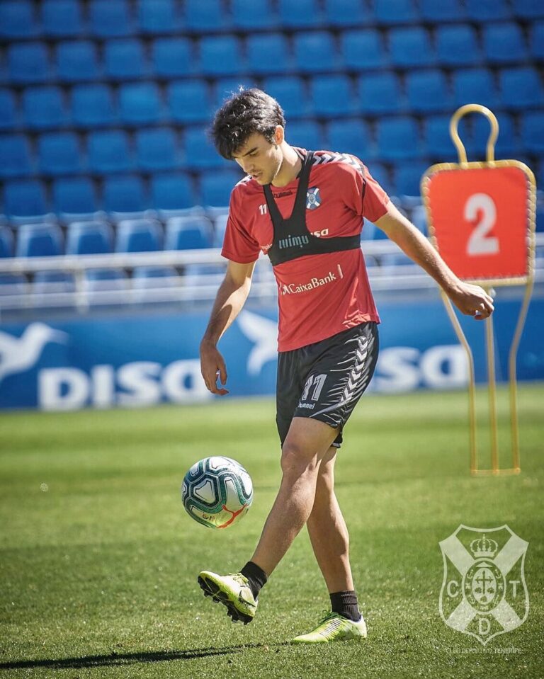 El centrocampista Álex Bermejo sufre una lesión muscular