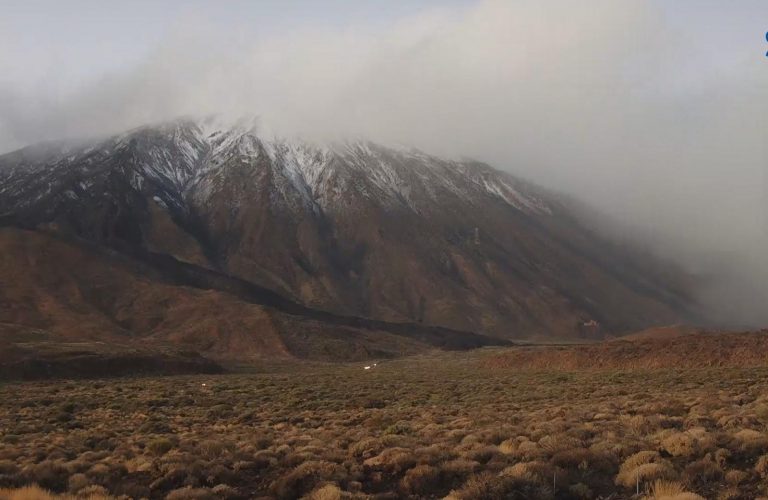 Llega la primera nevada de la temporada al Teide