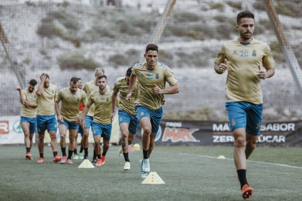 Las Palmas viaja a Málaga con cinco bajas, pero recupera a cuatro futbolistas