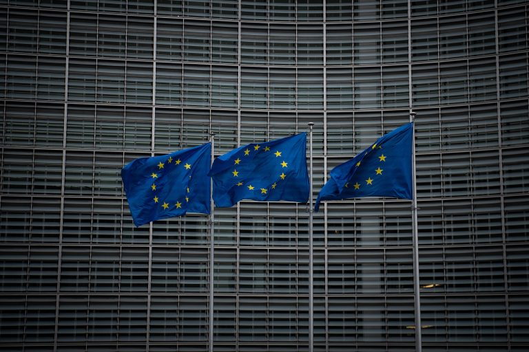 Bruselas da el último aviso a Polonia y Hungría antes de actuar para congelar fondos europeos