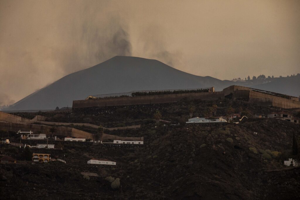 Abiertos todos los accesos para vecinos y regantes en La Palma