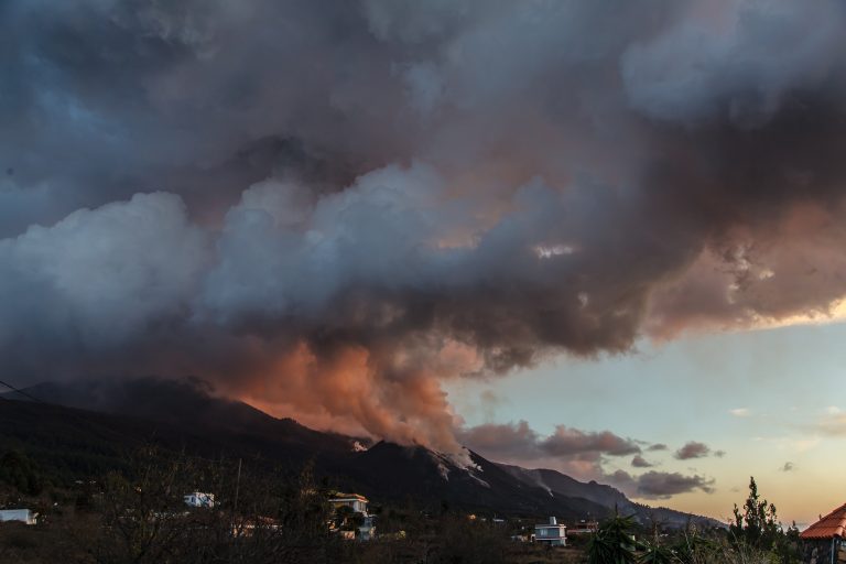 Más de 40 terremotos en la La Palma durante la noche, dos de magnitud 4