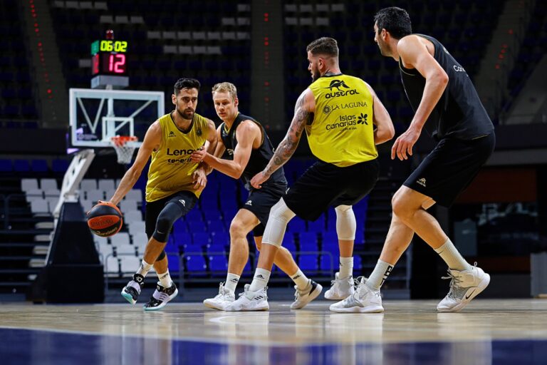 El Lenovo Tenerife viaja a Sevilla con todo el equipo