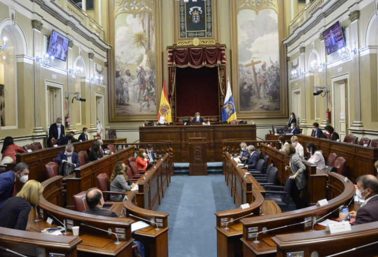 Canarias debate sobre el nuevo catálogo de servicios sociales