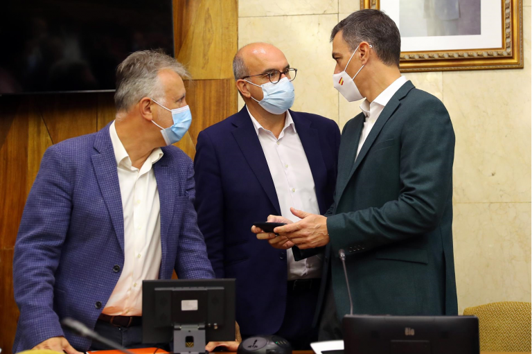 Sánchez anuncia la bonificación del 100 % de las tasas aéreas en La Palma para recuperar el turismo