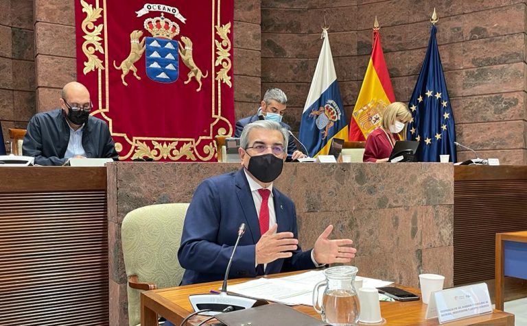 Canarias rebajará los intereses de la deuda en 80 millones, que se destinarán a políticas sociales