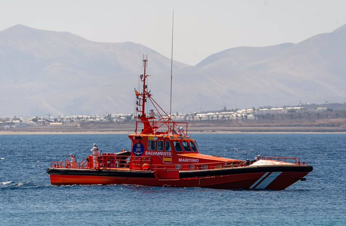 Otros dos migrantes muertos en una patera a la deriva