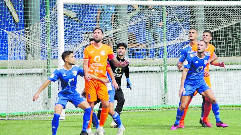 El San Fernando busca ante el Vélez una tercera victoria que le mantenga vivo