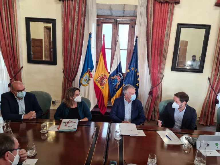 La ministra Teresa Ribera se reúne con el Cabildo de La Palma para acordar la reconstrucción