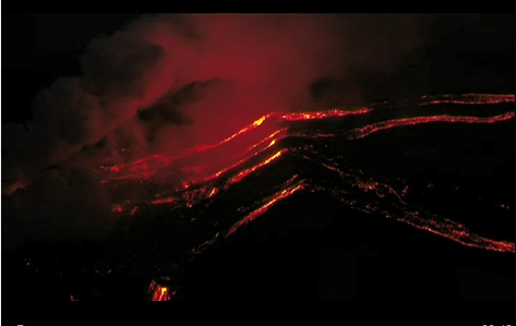 El Pevolca vigila la colada que avanza lentamente hacia La Laguna
