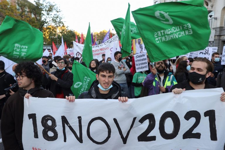 Los estudiantes inician una ofensiva para protestar contra las nuevas leyes universitarias